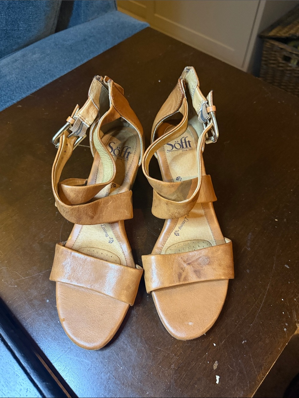 Sofft Women's Tan Leather Strappy Ankle Buckle Sandals